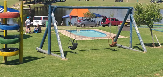 Kids pool and play area for Gnu Valley day visitors